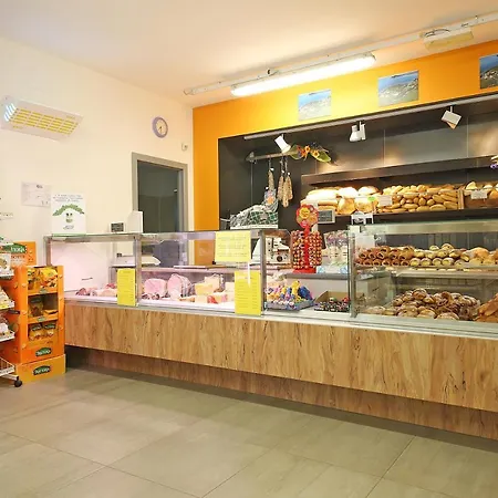 Fornella & Wellness Family مكان تخييم *