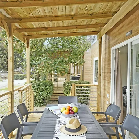 Fornella & Wellness Family مكان تخييم