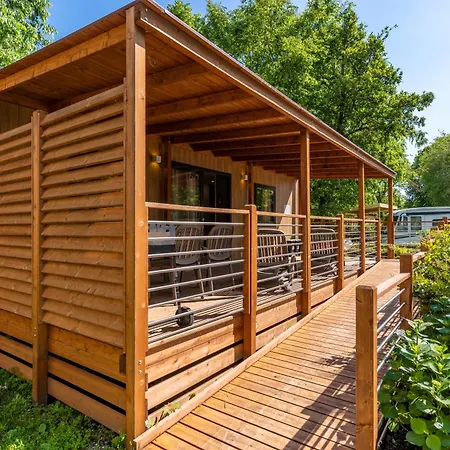 Fornella & Wellness Family مكان تخييم *